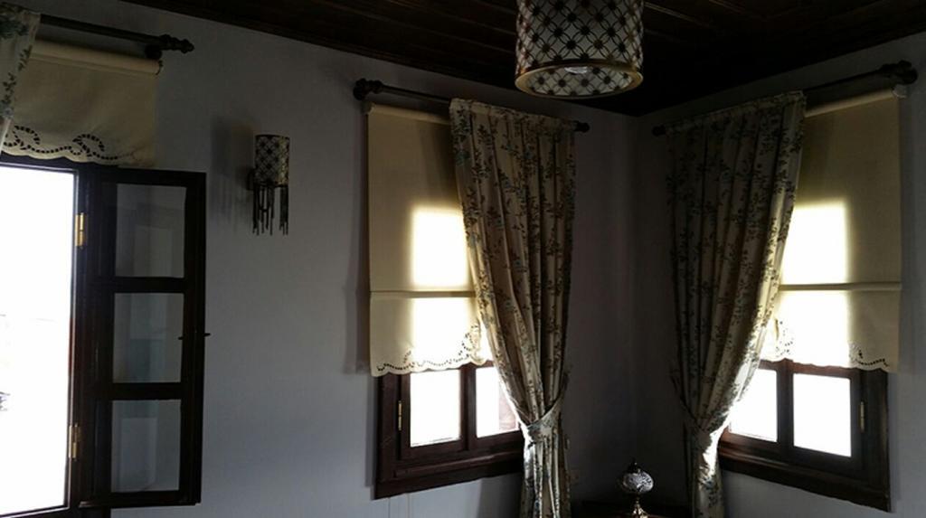 Faik Bey Konagi Acomodação com café da manhã Golyazi Exterior foto